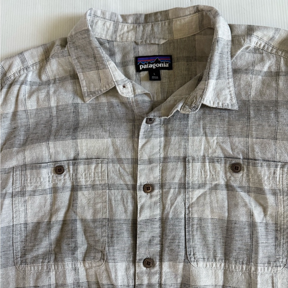 Patagonia Men's Plaid‎ Gray Button Down Shirt Size L